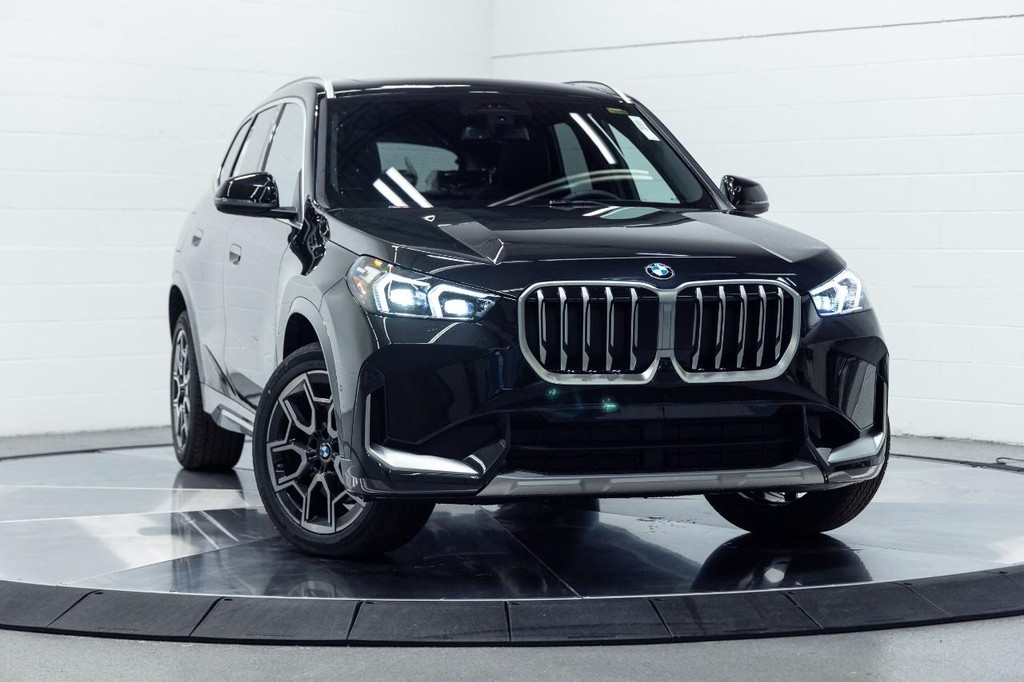 BMW X1 Vehicle Full-screen Gallery Image 04