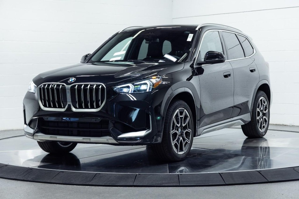 BMW X1 Vehicle Full-screen Gallery Image 06