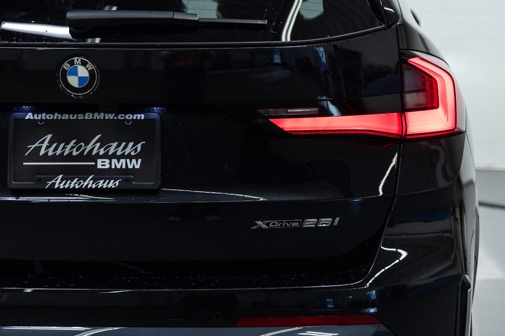 BMW X1 Vehicle Full-screen Gallery Image 08