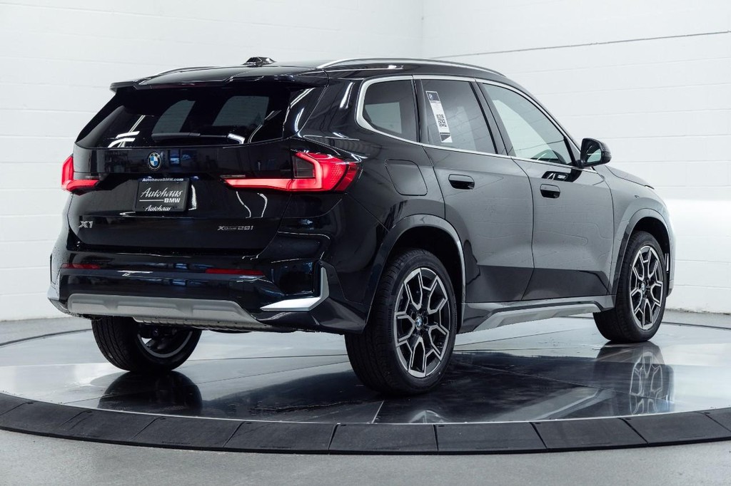 BMW X1 Vehicle Full-screen Gallery Image 10