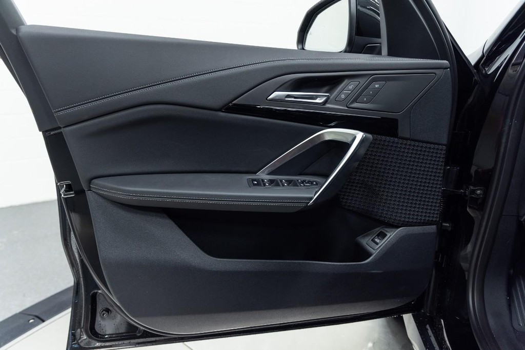 BMW X1 Vehicle Full-screen Gallery Image 11