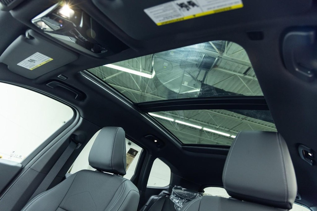 BMW X1 Vehicle Full-screen Gallery Image 12