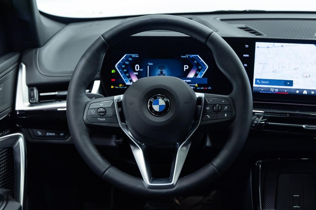 BMW X1 Vehicle Full-screen Gallery Image 13