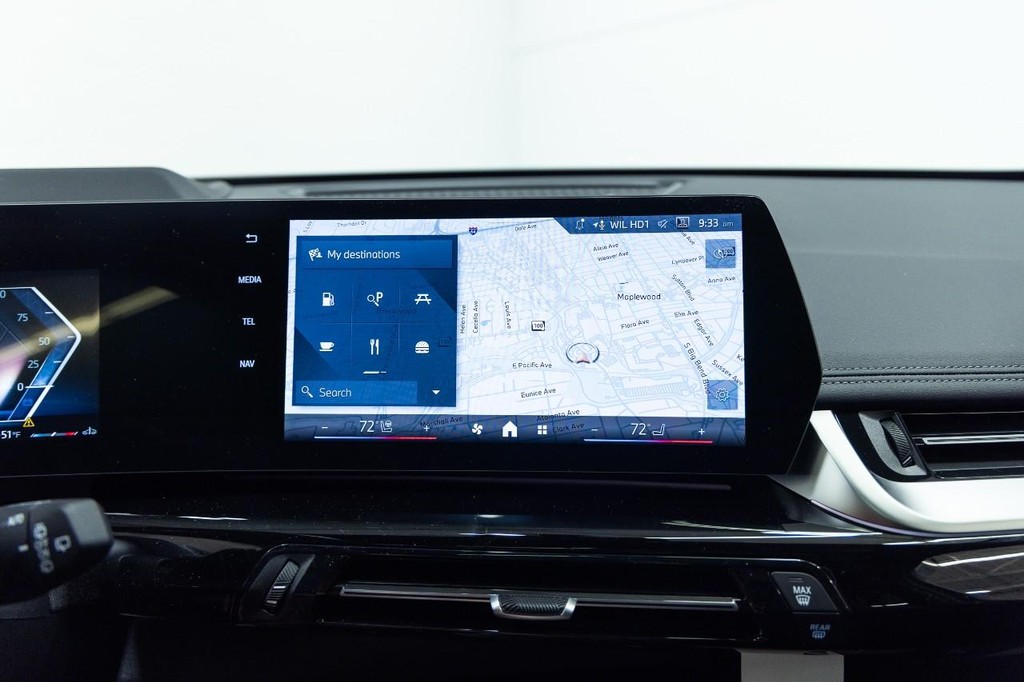 BMW X1 Vehicle Full-screen Gallery Image 14