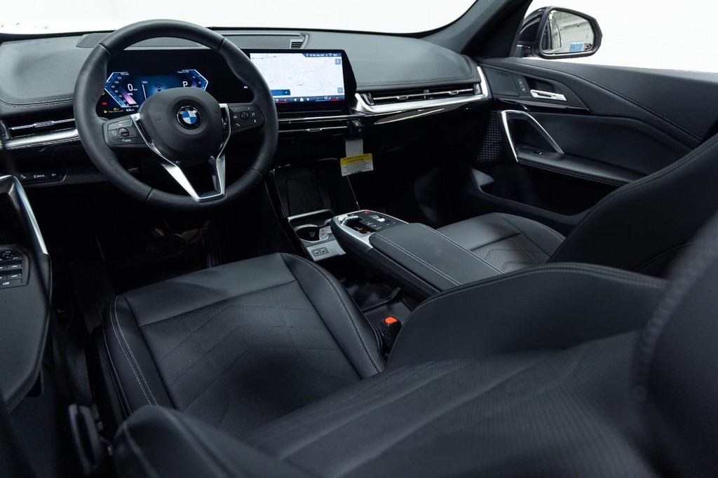 BMW X1 Vehicle Full-screen Gallery Image 17