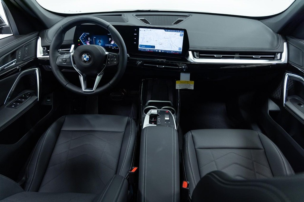 BMW X1 Vehicle Full-screen Gallery Image 18