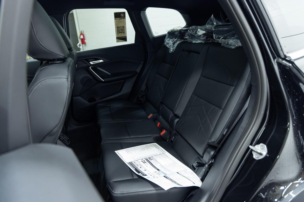 BMW X1 Vehicle Full-screen Gallery Image 20