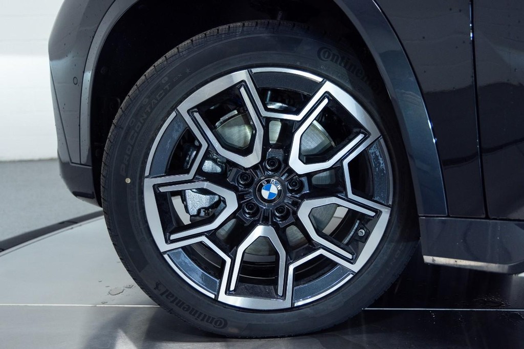 BMW X1 Vehicle Full-screen Gallery Image 21