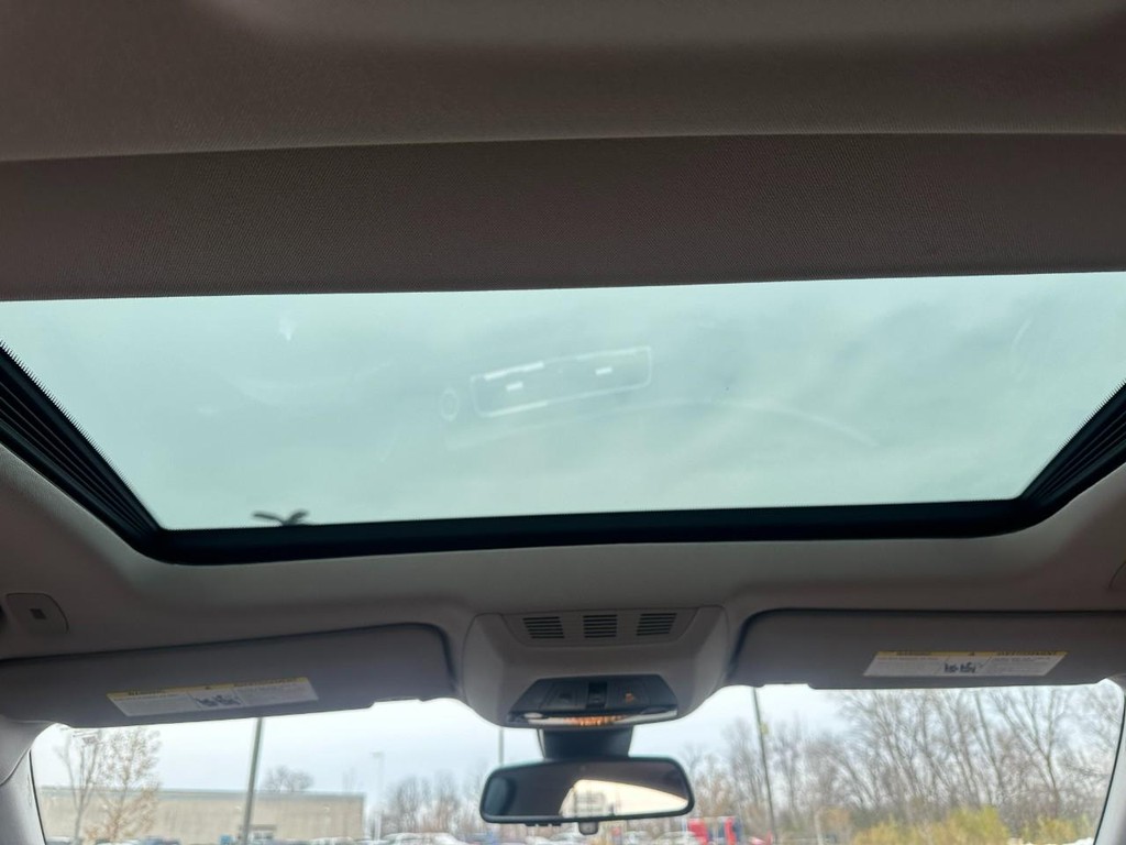 BMW 7 Series Vehicle Full-screen Gallery Image 10