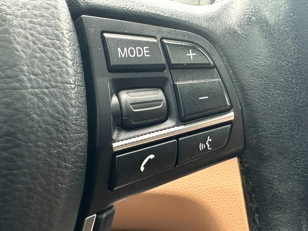 BMW 7 Series Vehicle Full-screen Gallery Image 20