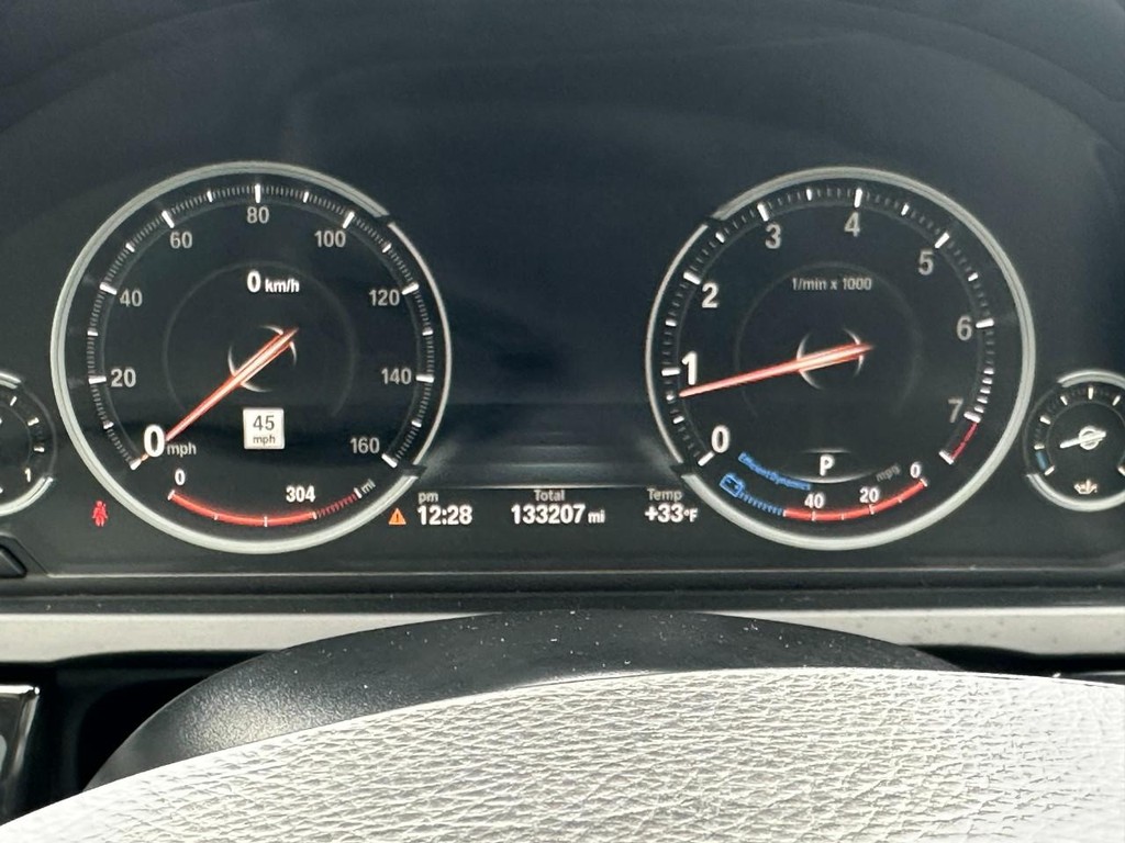 BMW 7 Series Vehicle Full-screen Gallery Image 21