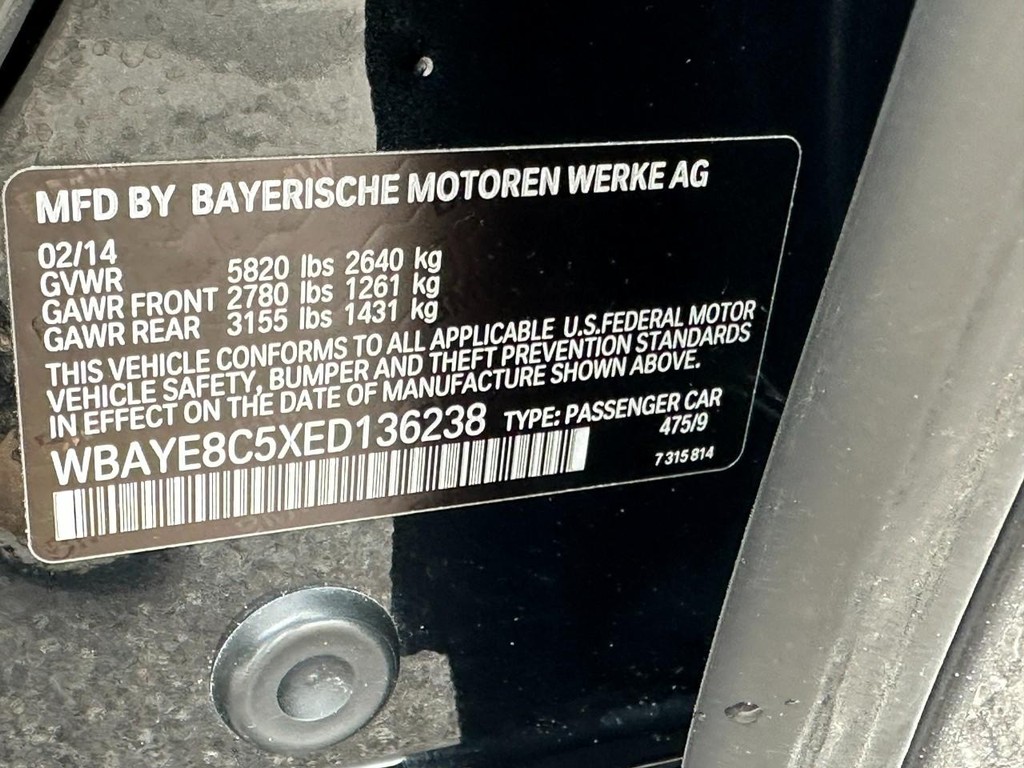 BMW 7 Series Vehicle Full-screen Gallery Image 26