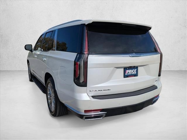 Cadillac Escalade Vehicle Full-screen Gallery Image 03