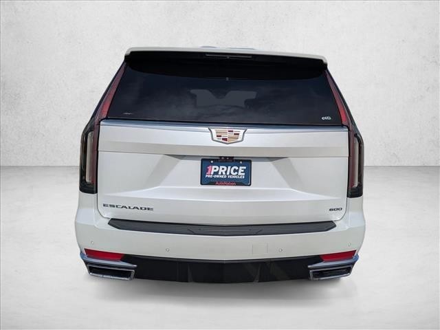 Cadillac Escalade Vehicle Full-screen Gallery Image 04