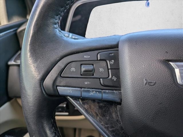 Cadillac Escalade Vehicle Full-screen Gallery Image 10