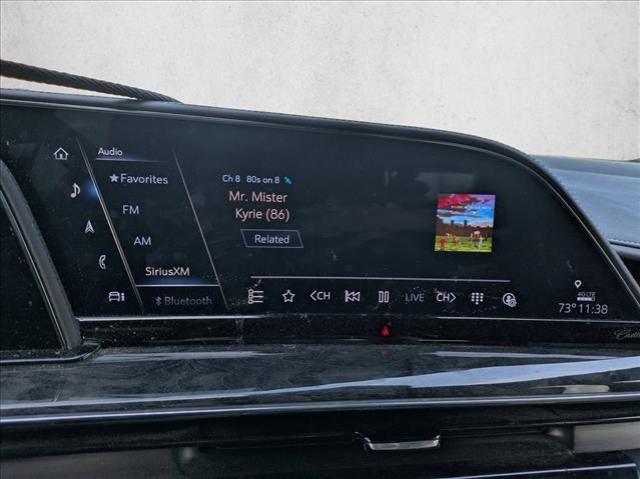 Cadillac Escalade Vehicle Full-screen Gallery Image 13