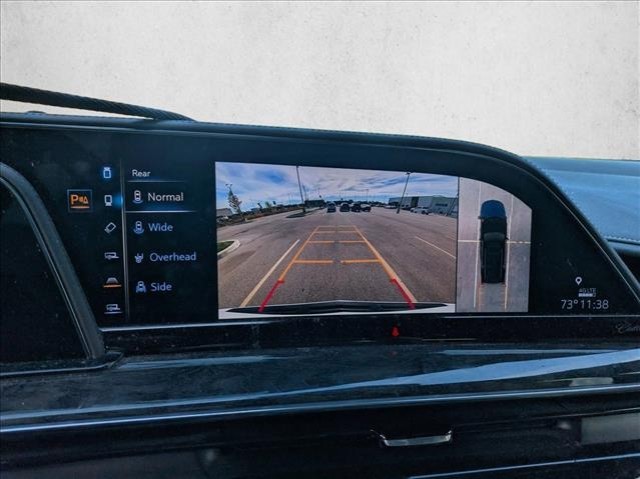 Cadillac Escalade Vehicle Full-screen Gallery Image 15