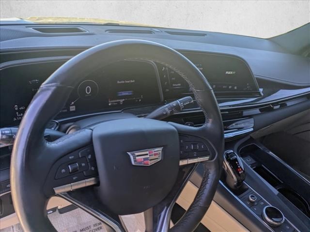 Cadillac Escalade Vehicle Full-screen Gallery Image 17