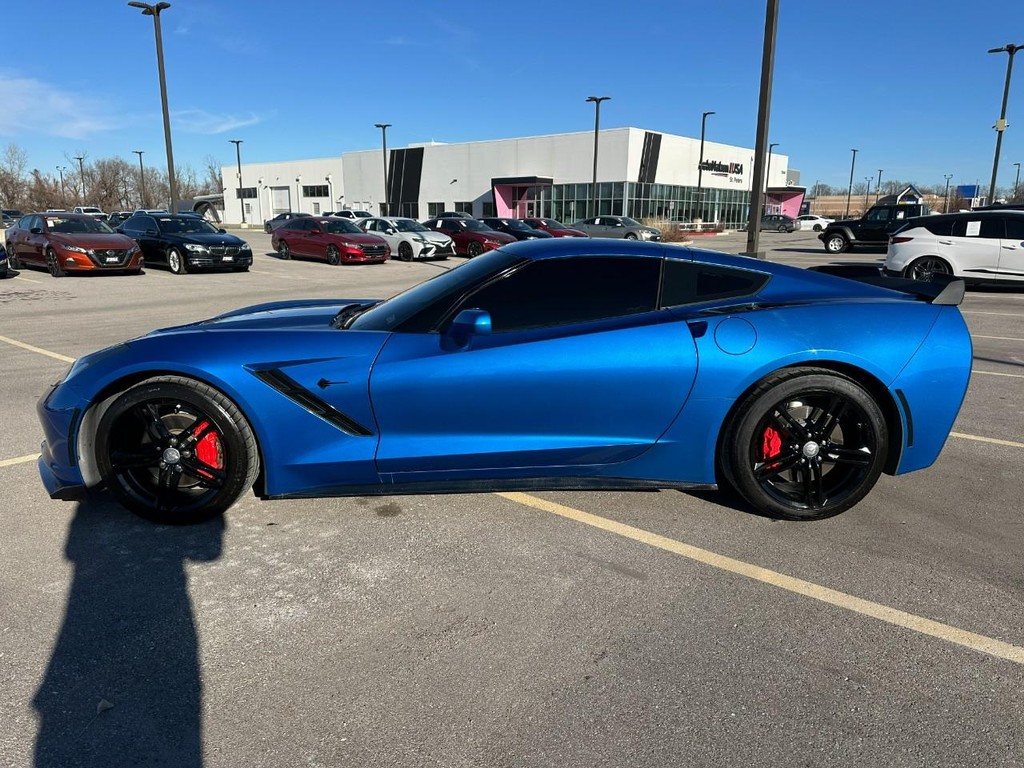 Chevrolet Corvette Vehicle Full-screen Gallery Image 02