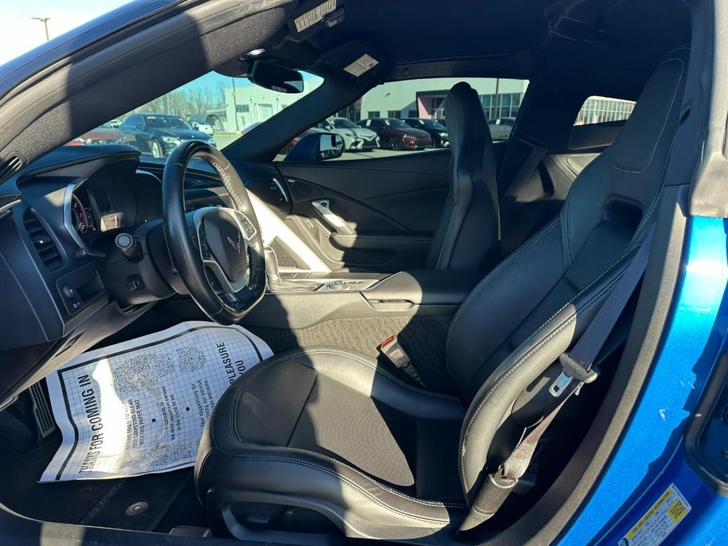 Chevrolet Corvette Vehicle Full-screen Gallery Image 11