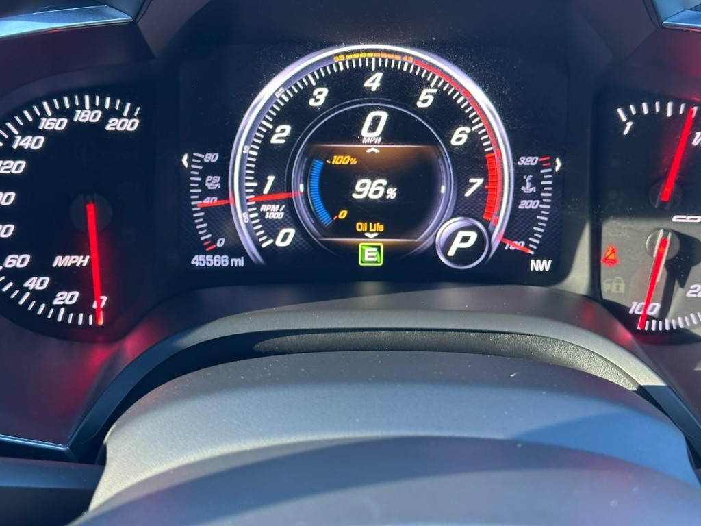 Chevrolet Corvette Vehicle Full-screen Gallery Image 18