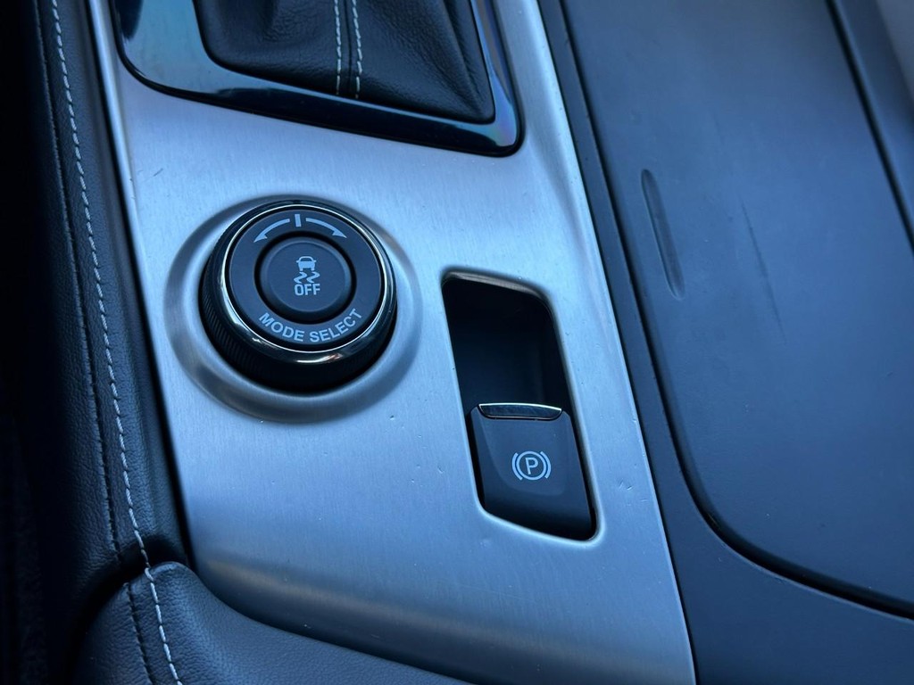 Chevrolet Corvette Vehicle Full-screen Gallery Image 21