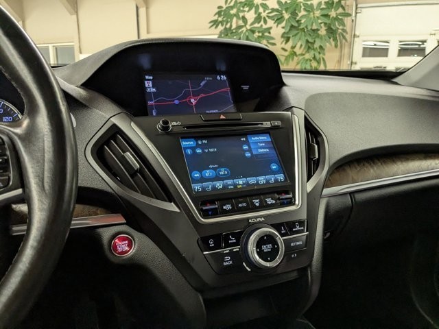Acura MDX Vehicle Full-screen Gallery Image 16