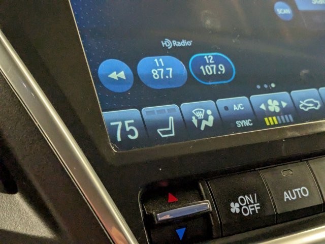 Acura MDX Vehicle Full-screen Gallery Image 17