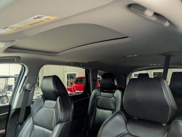Acura MDX Vehicle Full-screen Gallery Image 19