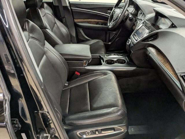 Acura MDX Vehicle Full-screen Gallery Image 24