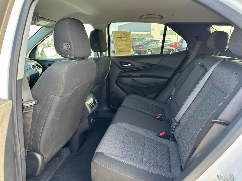 Chevrolet Equinox Vehicle Full-screen Gallery Image 10