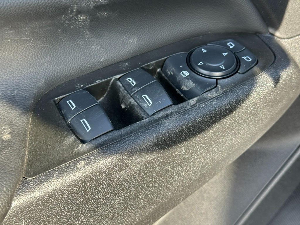 Chevrolet Equinox Vehicle Full-screen Gallery Image 16