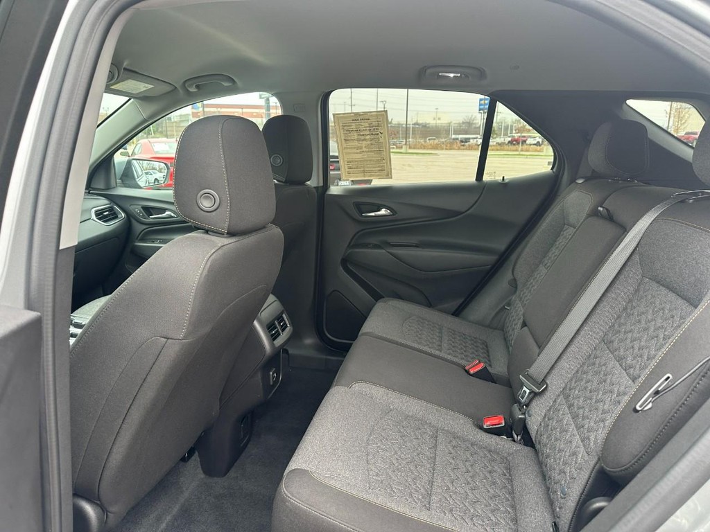 Chevrolet Equinox Vehicle Full-screen Gallery Image 10