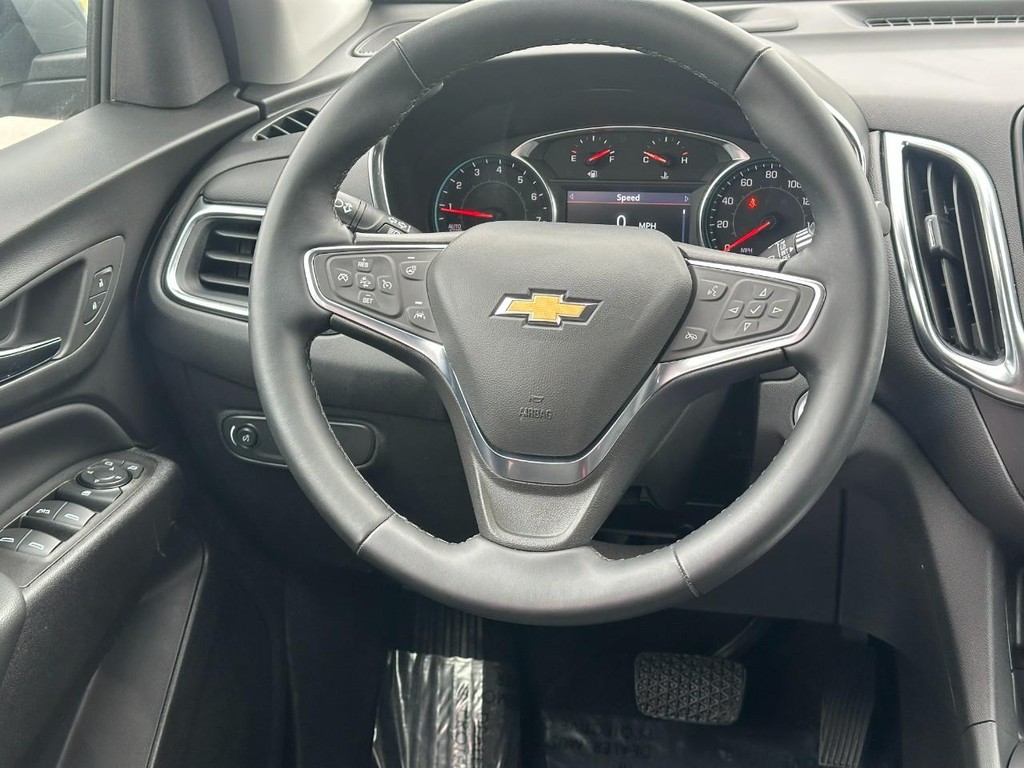 Chevrolet Equinox Vehicle Full-screen Gallery Image 12