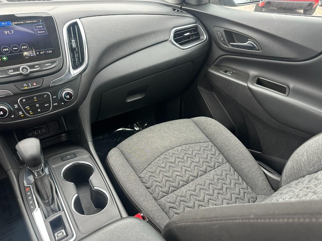 Chevrolet Equinox Vehicle Full-screen Gallery Image 15