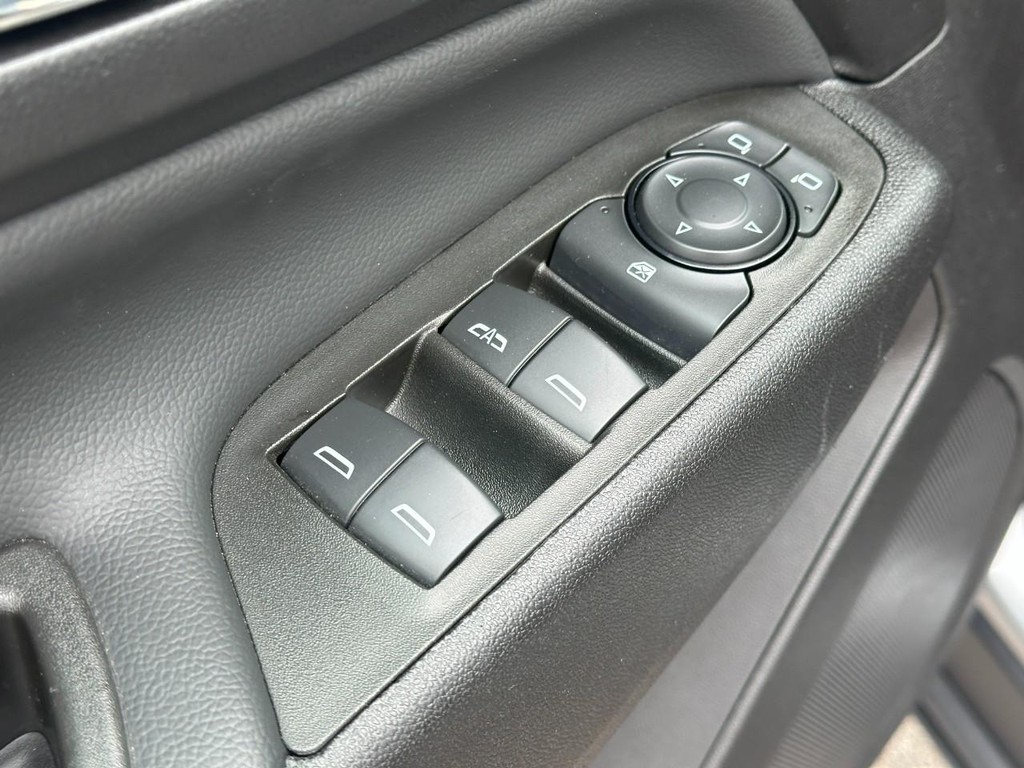 Chevrolet Equinox Vehicle Full-screen Gallery Image 16