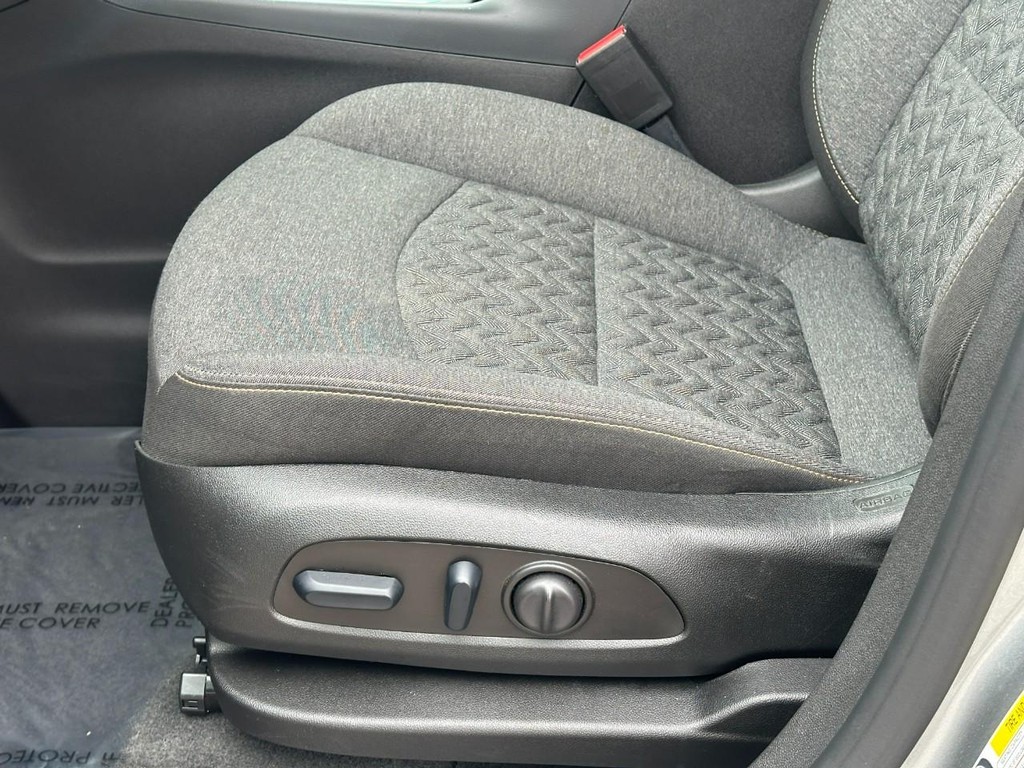 Chevrolet Equinox Vehicle Full-screen Gallery Image 17