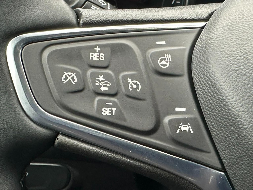 Chevrolet Equinox Vehicle Full-screen Gallery Image 18