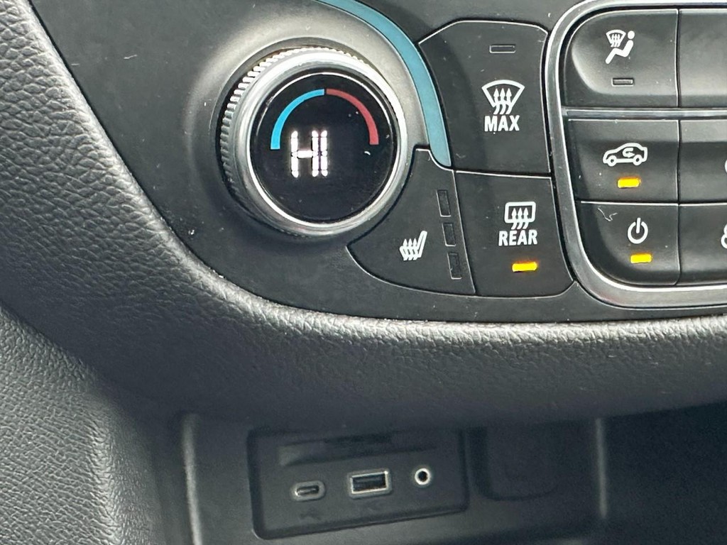 Chevrolet Equinox Vehicle Full-screen Gallery Image 21