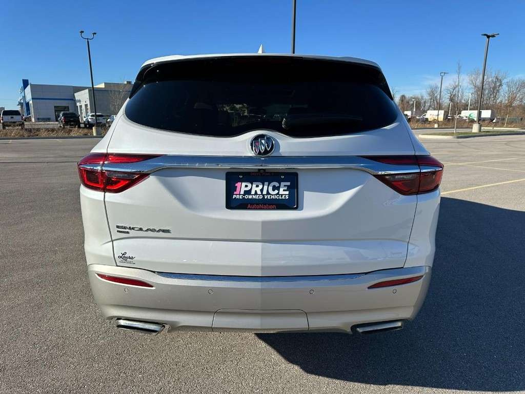 Buick Enclave Vehicle Full-screen Gallery Image 04