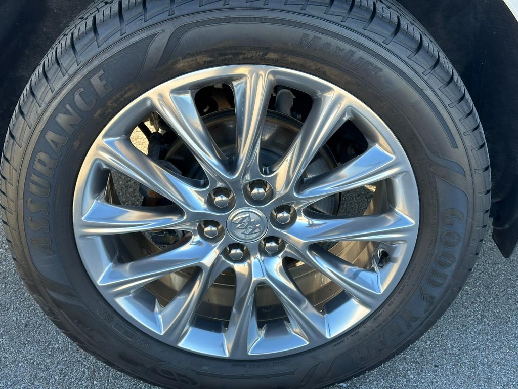 Buick Enclave Vehicle Full-screen Gallery Image 06