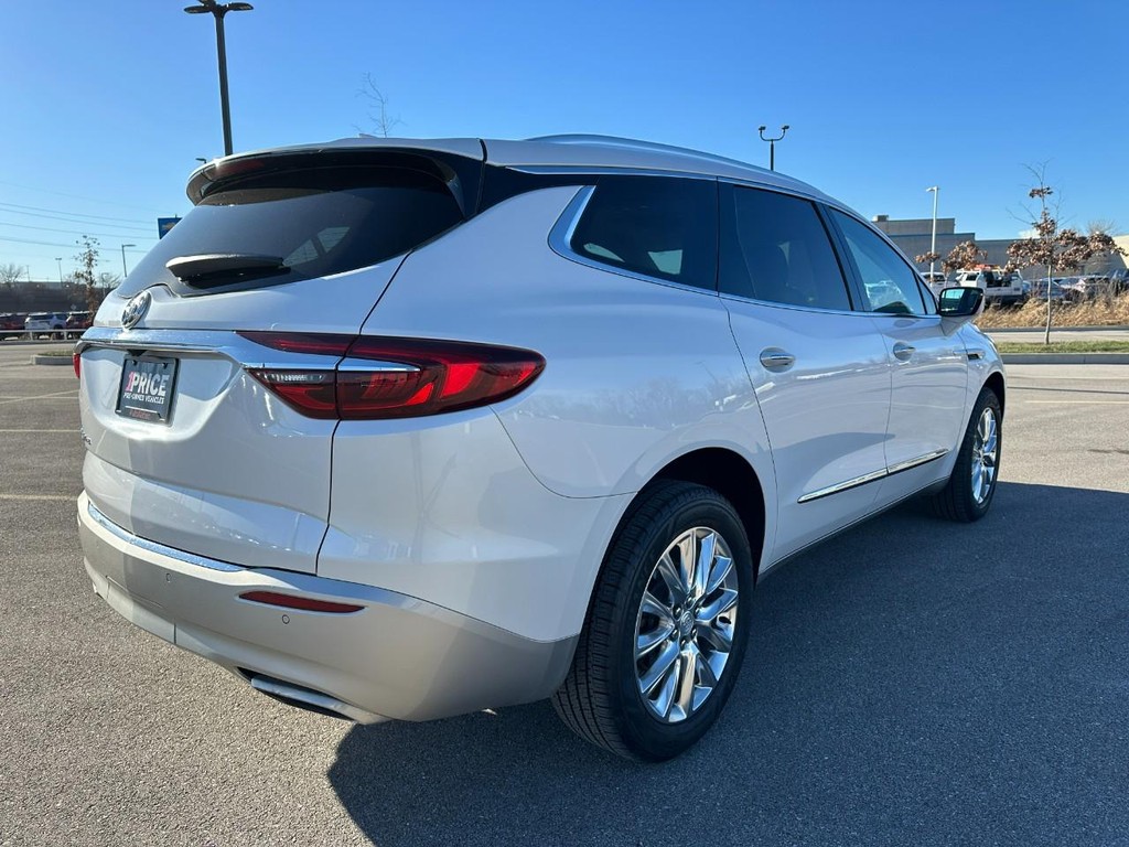 Buick Enclave Vehicle Full-screen Gallery Image 07