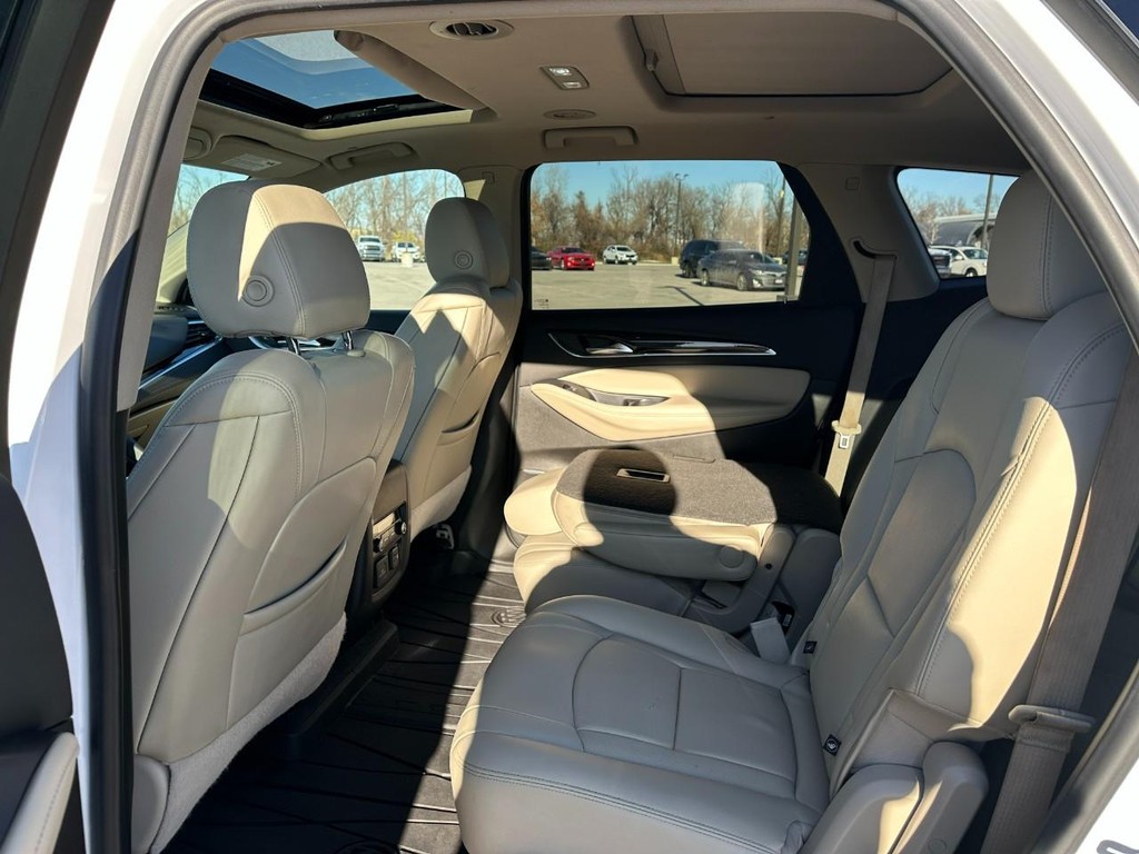 Buick Enclave Vehicle Full-screen Gallery Image 11