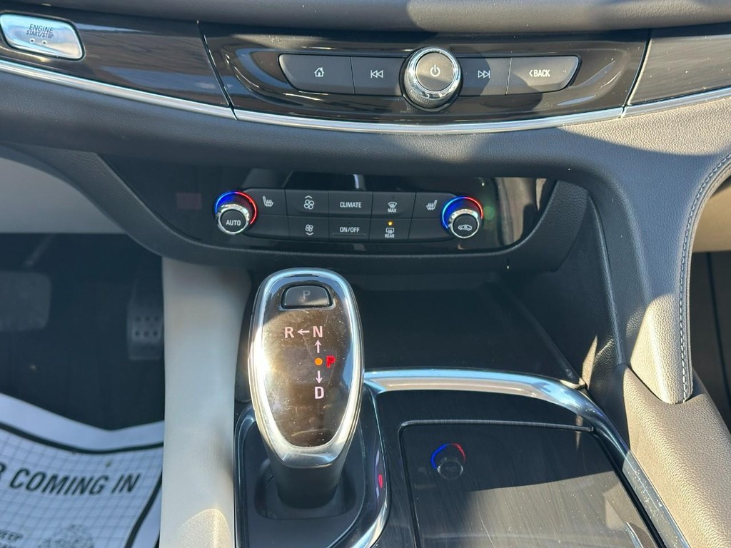 Buick Enclave Vehicle Full-screen Gallery Image 17