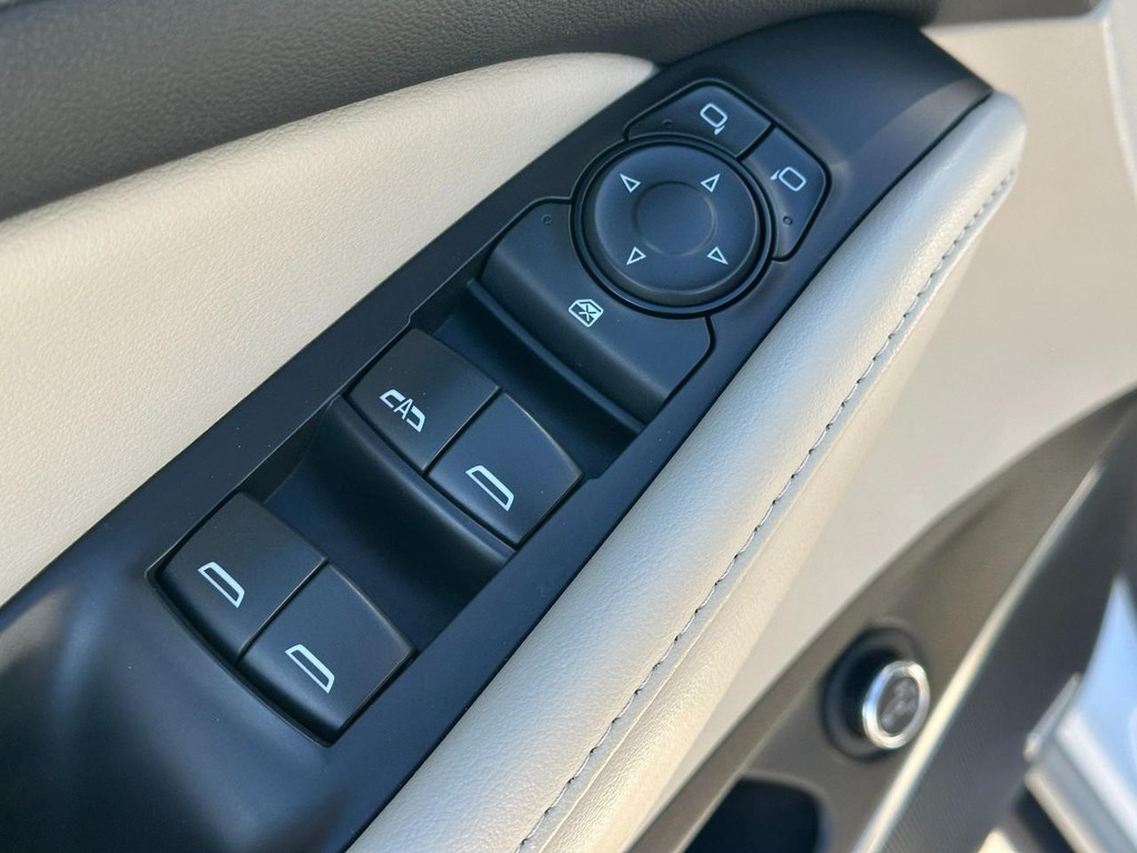 Buick Enclave Vehicle Full-screen Gallery Image 19