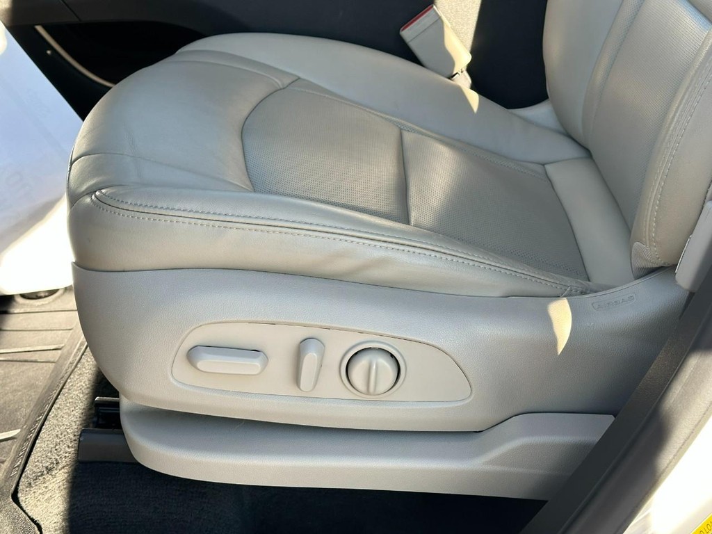Buick Enclave Vehicle Full-screen Gallery Image 20