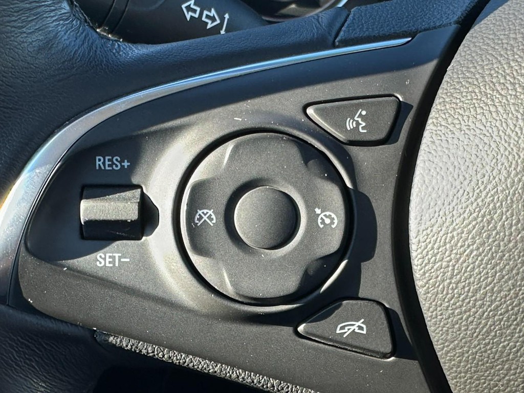 Buick Enclave Vehicle Full-screen Gallery Image 21