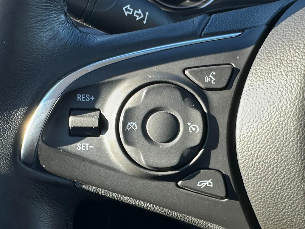 Buick Enclave Vehicle Full-screen Gallery Image 22