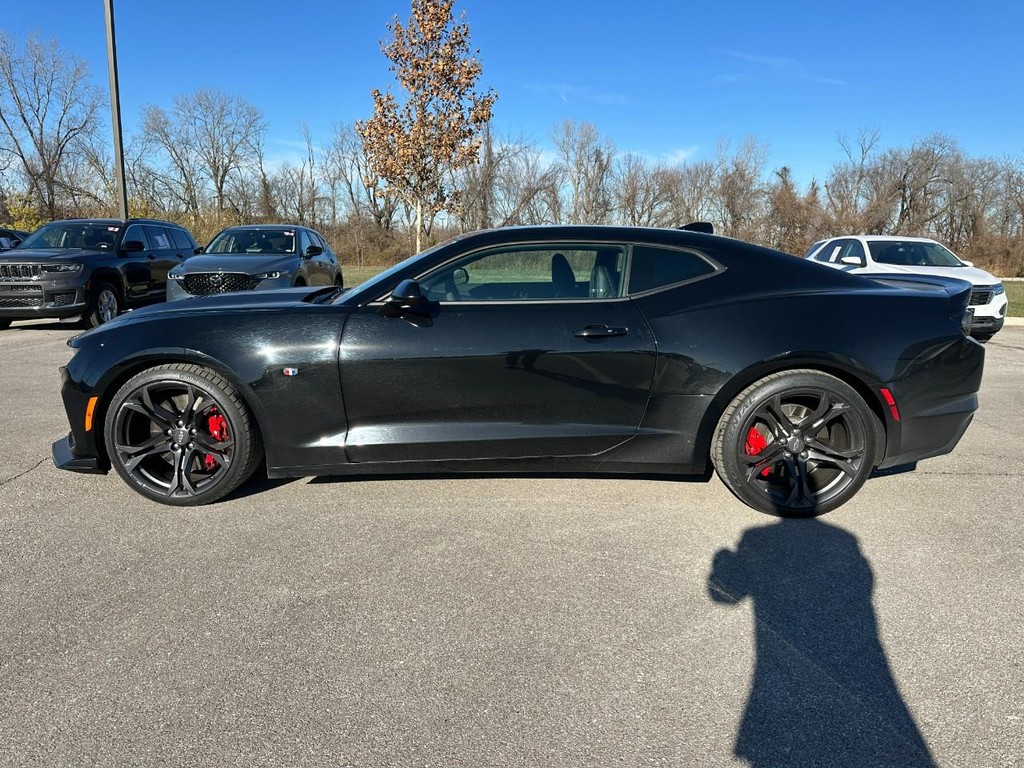 Chevrolet Camaro Vehicle Full-screen Gallery Image 02