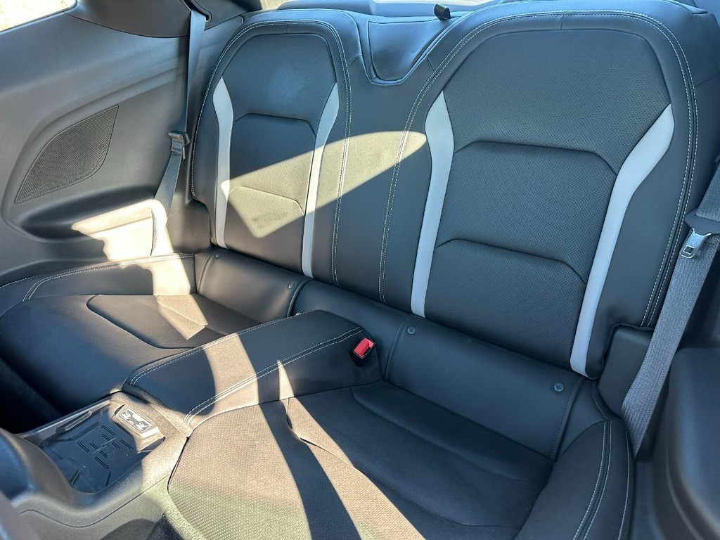 Chevrolet Camaro Vehicle Full-screen Gallery Image 09